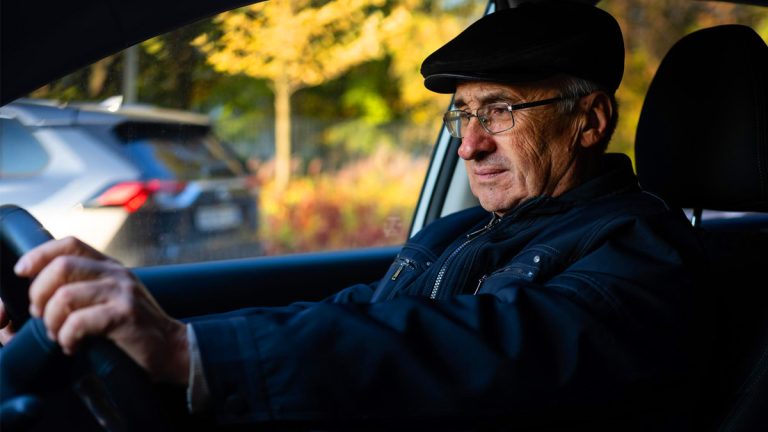 Séniors : que faire quand on arrête de conduire après 70 ans ? Nos conseils