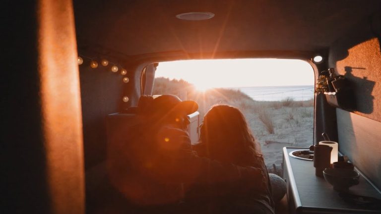 Transformer son utilitaire en van aménagé cosy en 10 minutes : Sunset Van, la solution made in Vendée à 3 150 €