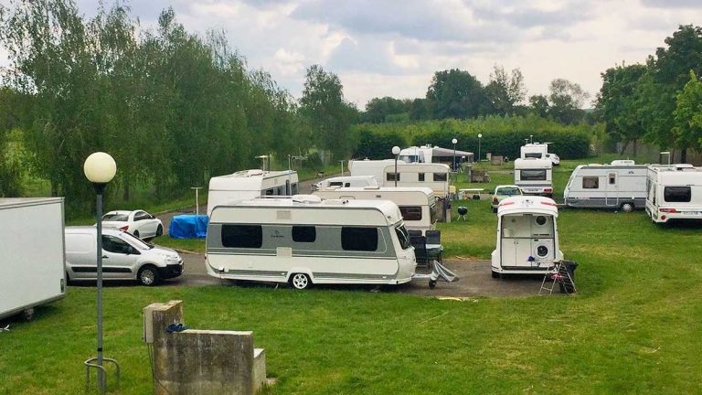 Var : des gens du voyage s’installent illégalement avec une centaine de caravanes sur un aérodrome