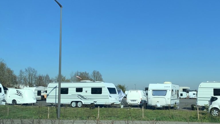 150 caravanes de gens du voyage bloquent une école d’ULM, les vols suspendus