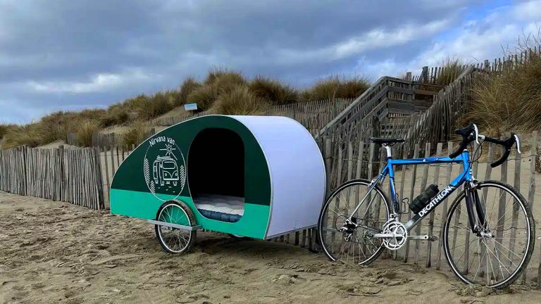 Bike Camper Nirvana : la caravane Teardrop de 67 kg que vous pouvez tracter à vélo