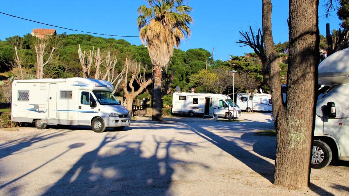 Camping-car : où s’arrêter ? Les meilleurs outils pour repérer une aire sans galérer