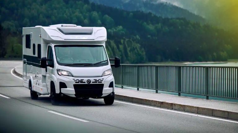 Ce profilé compact français est le camping-car idéal pour deux : spacieux, confortable et bien équipé
