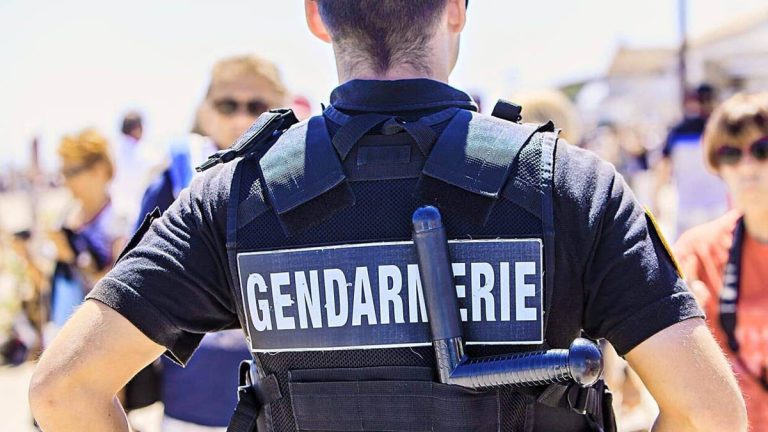 Des gendarmes en camping-car pour garder du lien avec les habitants