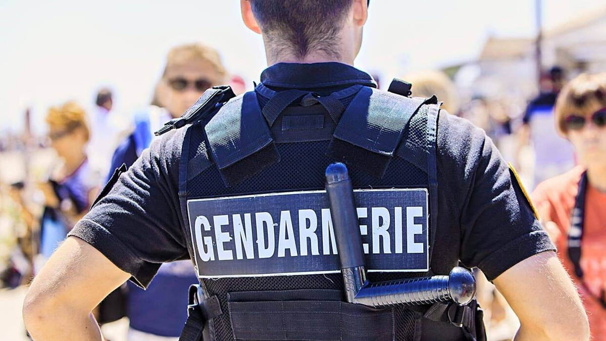 Des gendarmes en camping-car pour garder du lien avec les habitants