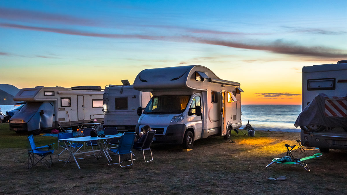 Dormir en camping-car : zones autorisées, interdictions et conseils pratiques