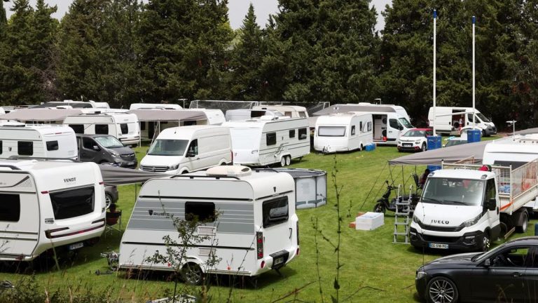 Gens du voyage : 300 caravanes envahissent un parc malgré les interdictions, la mairie lance l’expulsion