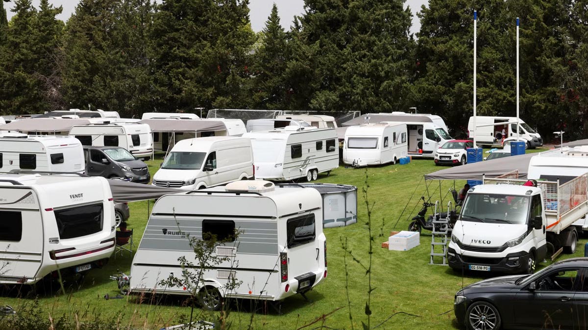 Gens du voyage : 300 caravanes envahissent un parc malgré les interdictions, la mairie lance l’expulsion