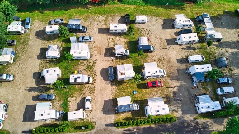 Gens du voyage : « ils se sont battus devant chez nous », les riverains craquent face aux 200 caravanes installées depuis deux mois