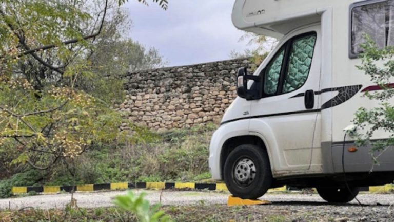 Grèce en camping-car : la loi autorise le stationnement, mais à ces conditions précises