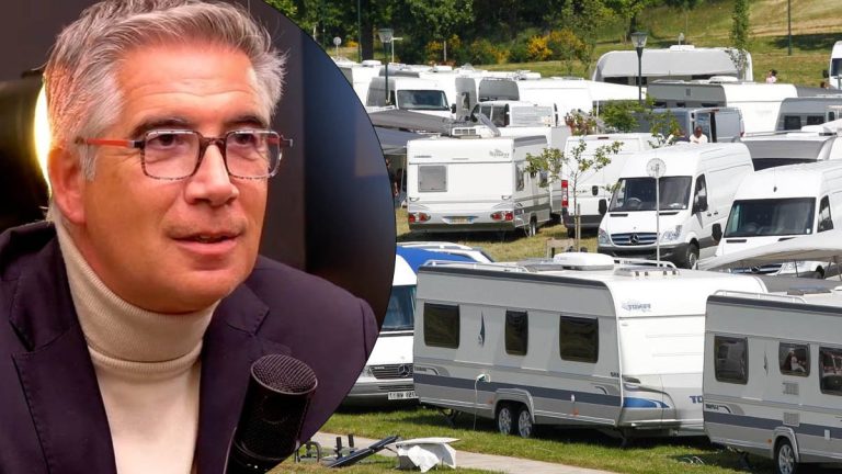Je pars en guerre : le maire scandalisé par l’installation sauvage d'une centaine de caravanes sur le terrain d’honneur du stade