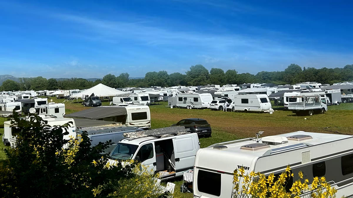 Occupation illégale dans les Vosges : le tribunal ordonne l’expulsion de 500 personnes des gens du voyage, des amendes planent