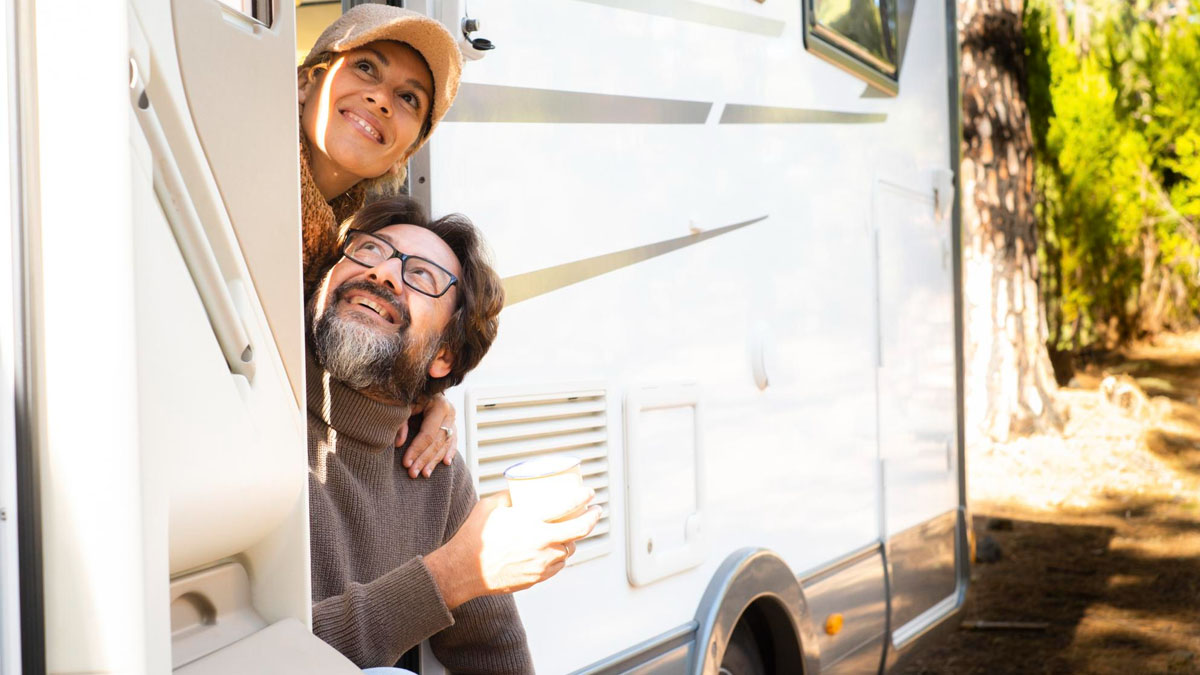 Partir à deux n’a jamais été aussi chic : le camping-car parfait pour s’évader autrement