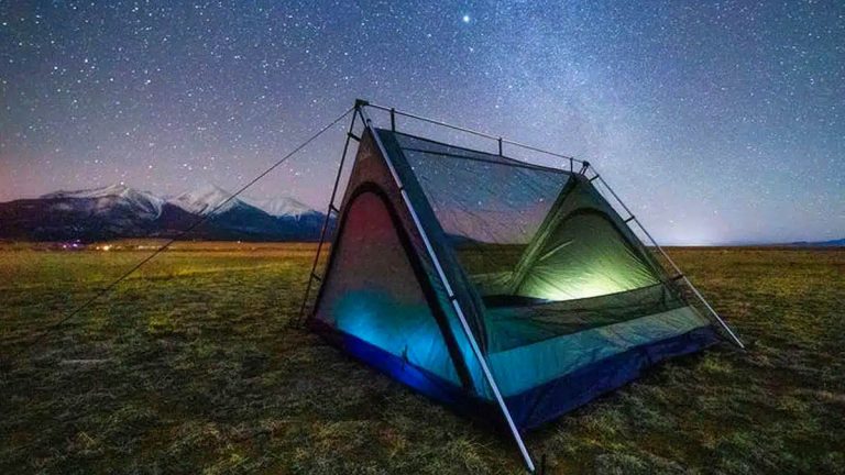 Sky View : la tente panoramique qui vous permet d’observer les étoiles sans sortir du sac de couchage