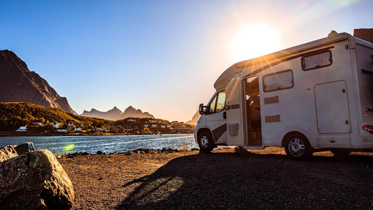 Tentes, vans, camping-cars : oubliez le camping sauvage, ces spots sont 100 fois mieux