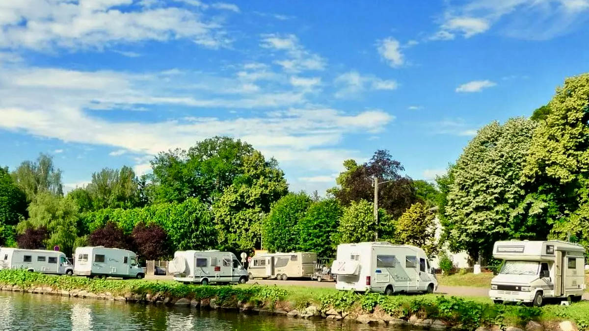 Aire de camping-cars à Bernay : des voyageurs déçus par l’absence d’électricité