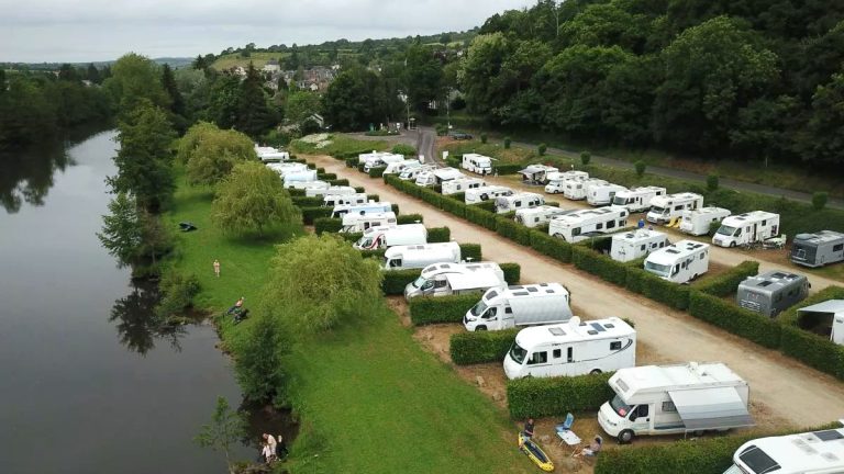 Aires de camping-car gratuites : l’exemple réussi de Saint-Sernin-du-Bois