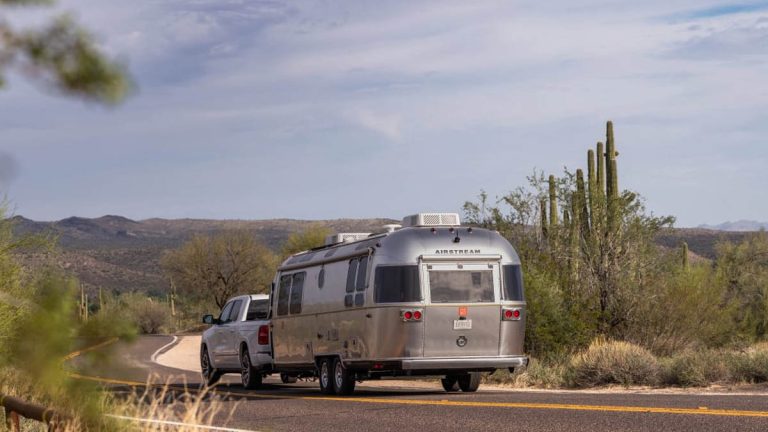 Airstream : découvrez la caravane de luxe inspirée par l’architecte légendaire Frank Lloyd Wright