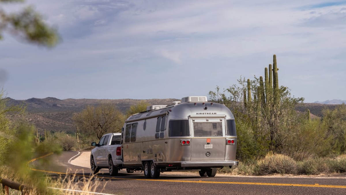 Airstream : découvrez la caravane de luxe inspirée par l’architecte légendaire Frank Lloyd Wright