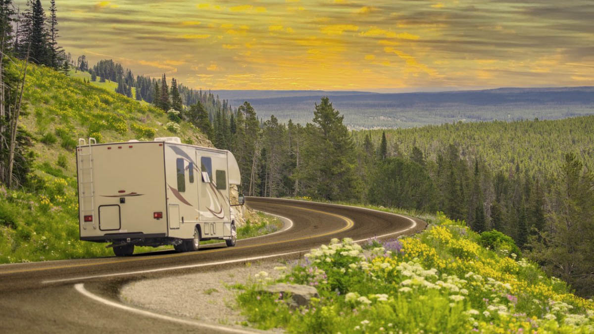 Autoroute A8 : un passager saute d’un camping-car en mouvement