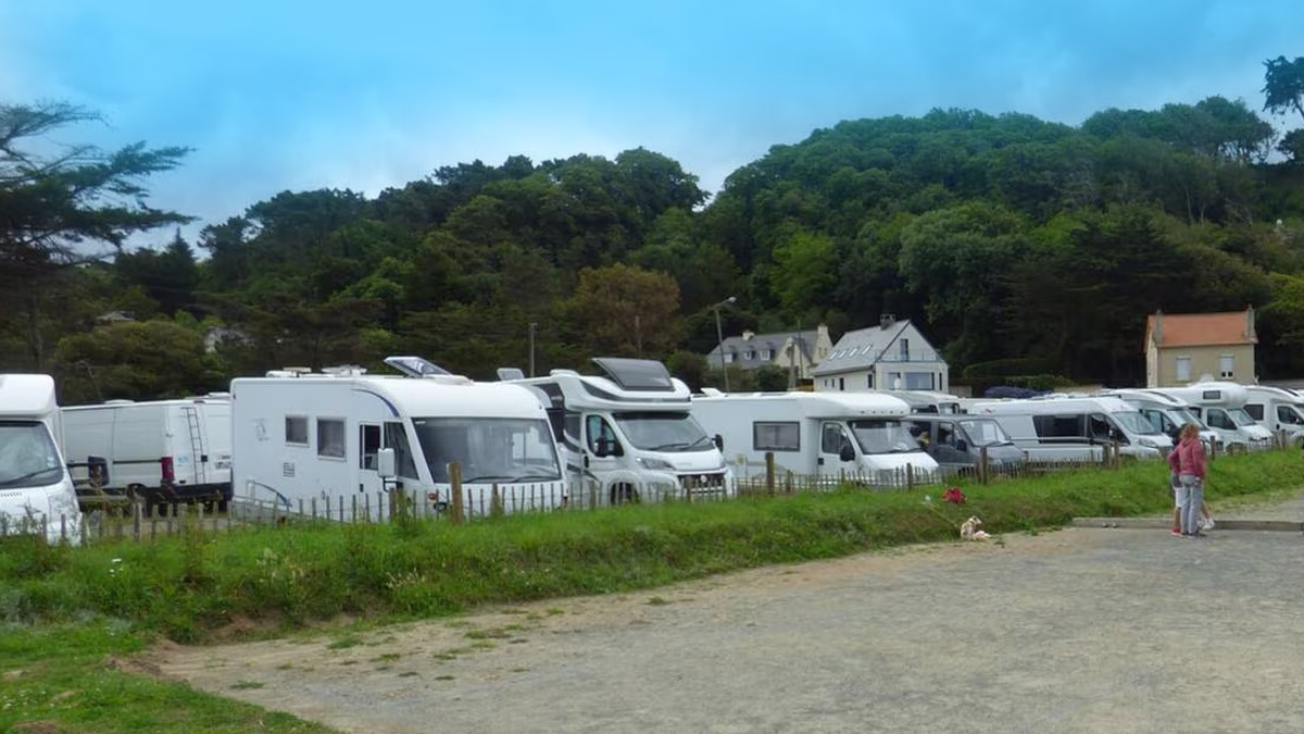 Gens du voyage : le plus grand rassemblement, avec près de 40 000 personnes, revient dans ce département et suscite la colère des élus locaux