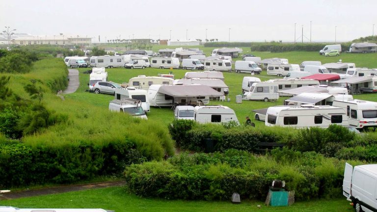 Installation illicite à Audincourt : la trentaine de caravanes de gens du voyage lève le camp