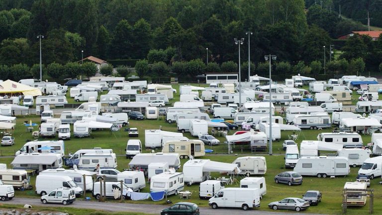 Installations illicites : quelles mesures le gouvernement prépare pour encadrer l’accueil des gens du voyage
