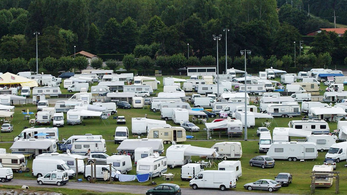 Installations illicites : quelles mesures le gouvernement prépare pour encadrer l’accueil des gens du voyage