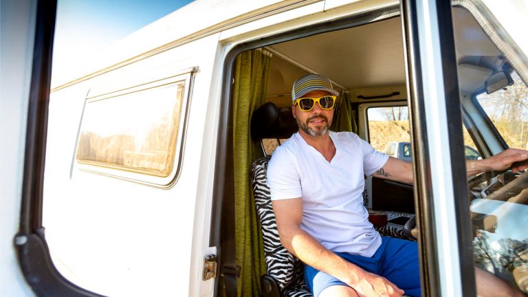 Les vans aménagés et camping-cars séduisent toujours plus de familles : le plus bel achat de notre vie