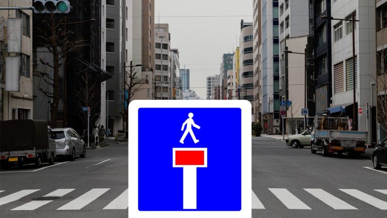 Méfiez-vous : ce panneau bleu avec piéton peut ruiner votre permis en un instant
