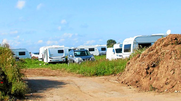 Morbihan : installation sauvage de gens du voyage sur un terrain protégé Natura 2000, deux plaintes déposées