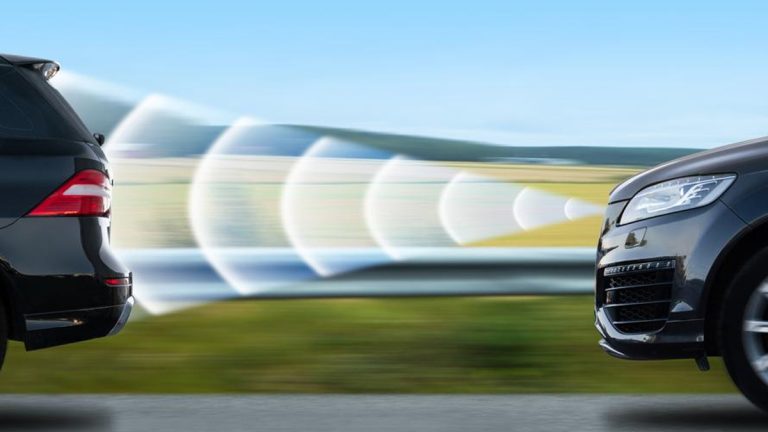 Repérer les voitures-radars sur la route : 4 astuces simples et efficaces