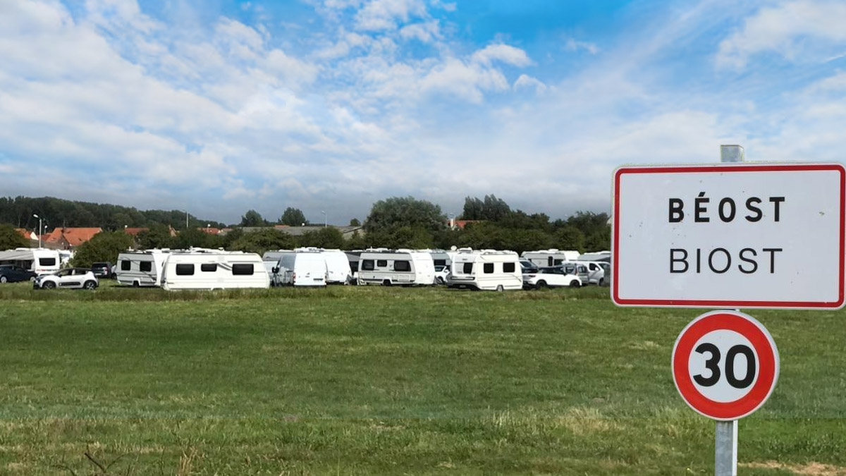 Une centaine de caravanes de gens du voyage s'installent illicitement dans cette petite commune des Pyrénées-Atlantiques
