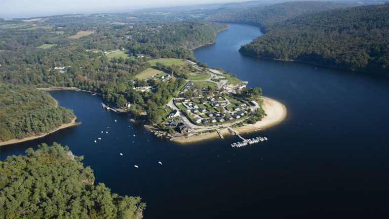 25 places pour camping-cars bientôt disponibles dans cette aire près du lac de Guerlédan dès avril 2026