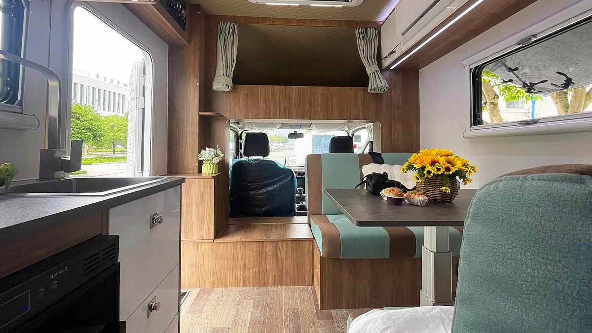 Ce camping-car de classe C 6 places tout confort est vendu neuf à moins de 19 000 €