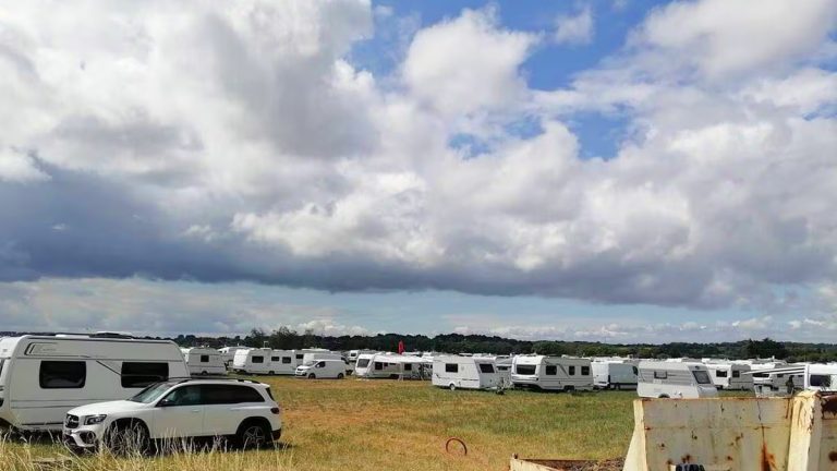 Des gens du voyage ont pris place sur un terrain municipal en toute illégalité dans le Finistère