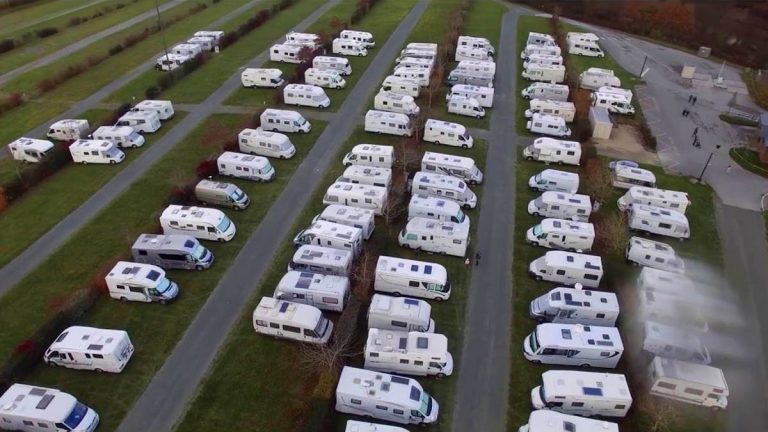 Le Festival du camping-car revient en force à Carhaix : 150 véhicules exposés, vans et fourgons au rendez-vous