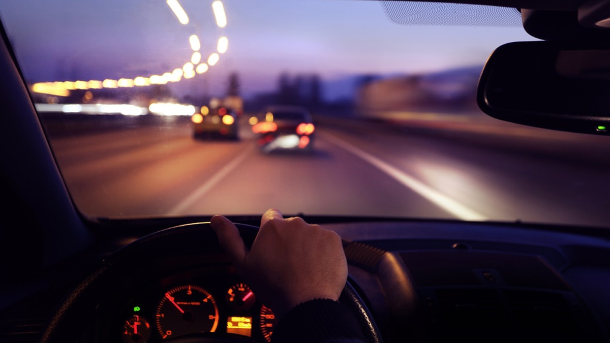 Somnolence au volant : l’astuce surprenante pour rester éveillé toute la nuit, plus efficace que le café