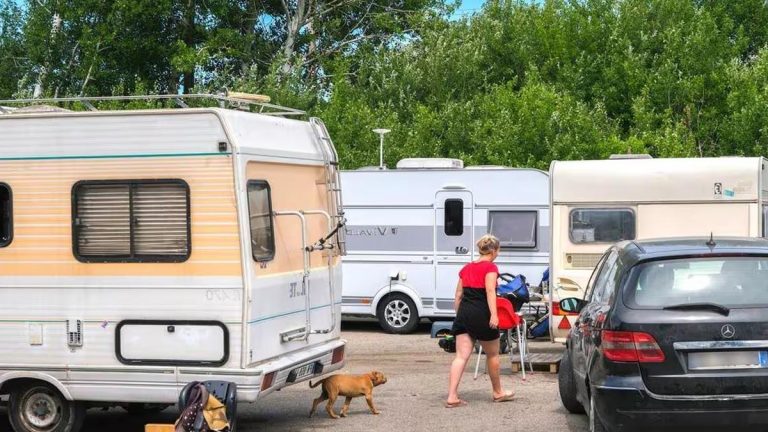 « Une drôle d'ambiance » : les gens du voyage débarquent en nombre sur ce campus avec leurs centaines de caravanes