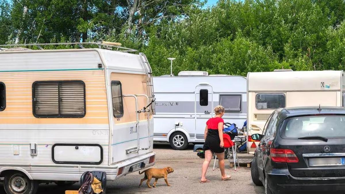 « Une drôle d'ambiance » : les gens du voyage débarquent en nombre sur ce campus avec leurs centaines de caravanes