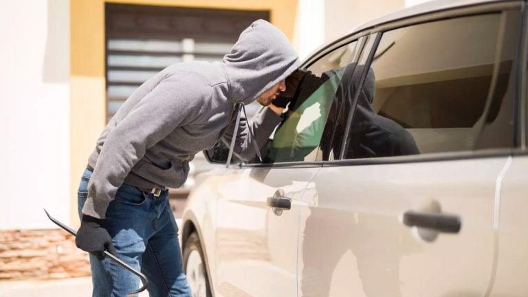 Vol de pièces détachées : ce que les voleurs ciblent en priorité dans votre voiture, ni autoradio ni jantes