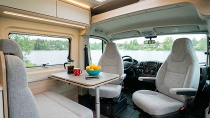 120 chevaux, 2 lits et un luxe étonnant à prix doux : ce van compact français, une alternative abordable au California de Volkswagen