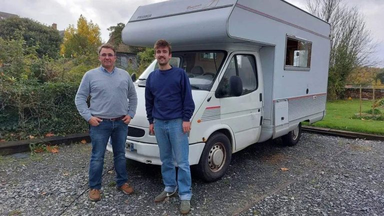 Un jeune dentiste transforme son camping-car en cabinet dentaire itinérant pour aider les personnes dans le besoin.